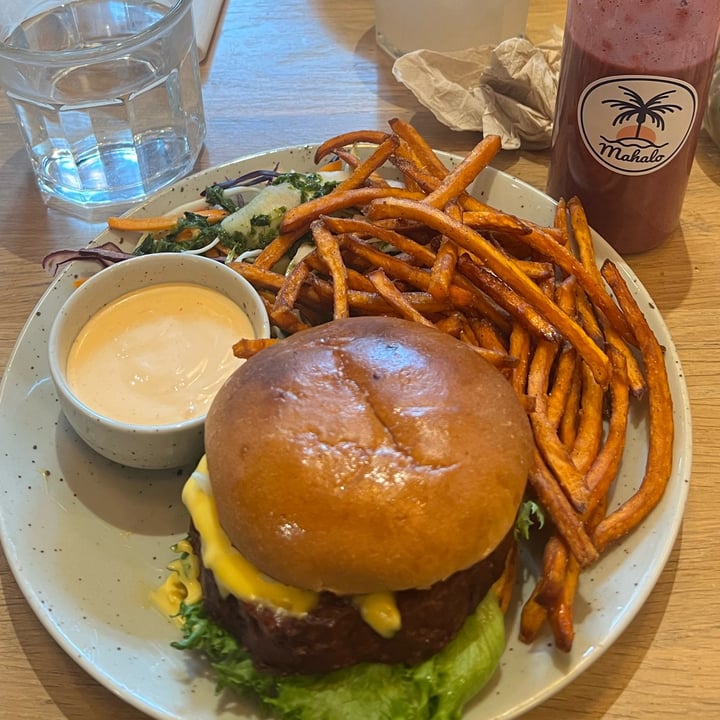photo of Mahalo Burger Queen shared by @soff98 on  11 Apr 2023 - review