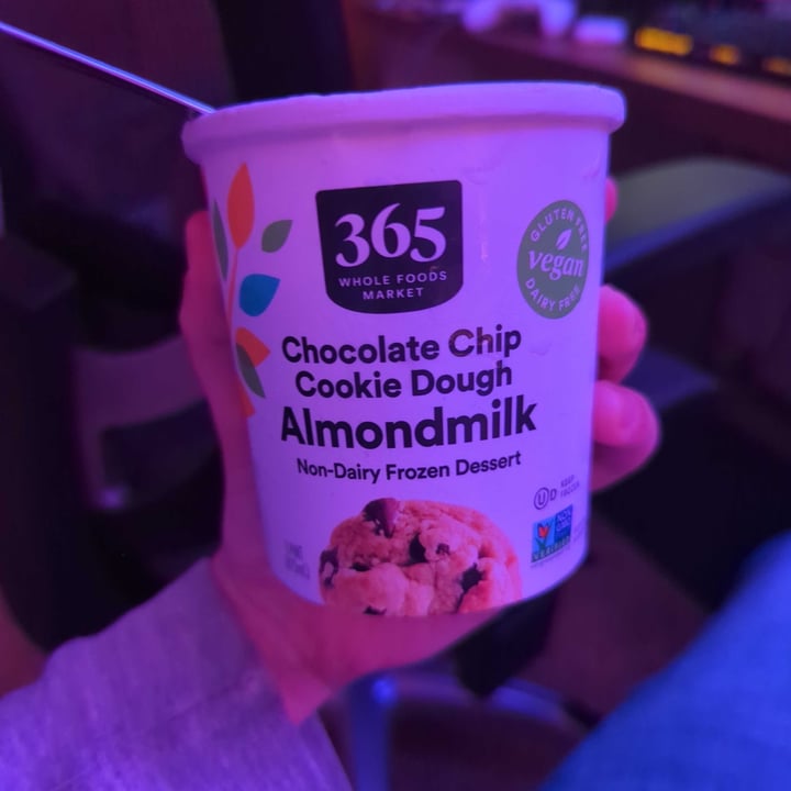 photo of 365 Whole Foods Market Chocolate Chip Cookie Dough Almond Milk Frozen Dessert shared by @cassiespanton on  27 Feb 2023 - review