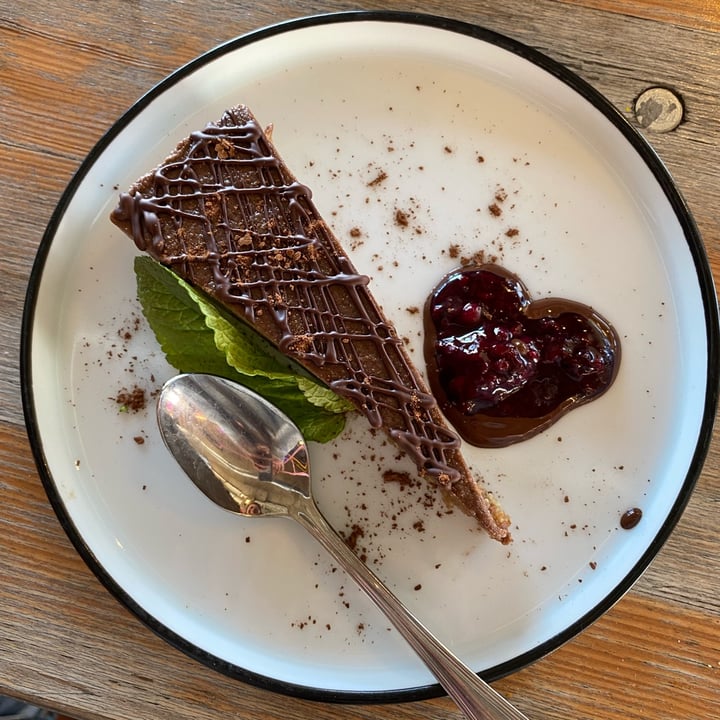 photo of Karma Kebab | Utrecht Raw Chocolate Cheesecake shared by @jella02 on  25 Feb 2023 - review