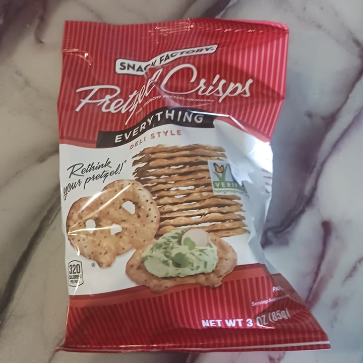 photo of Snack Factory Pretzel Chips - Everything Deli Style shared by @heartartichokehearts on  20 Feb 2023 - review