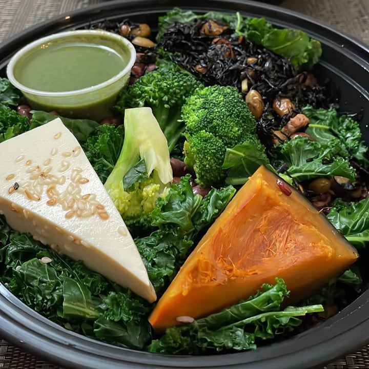 photo of Luanne's Wild Ginger Macro Bowl shared by @themoistvegan on  05 May 2023 - review