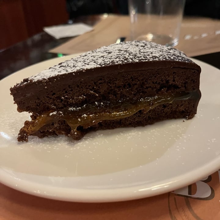 photo of Victoria Station Sacher shared by @martinarambaldi on  11 Mar 2023 - review