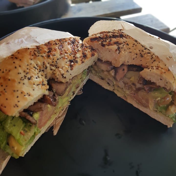 photo of Brooklyn Bagel BYO (Build Your Own) Bagel shared by @dourayra on  17 May 2023 - review