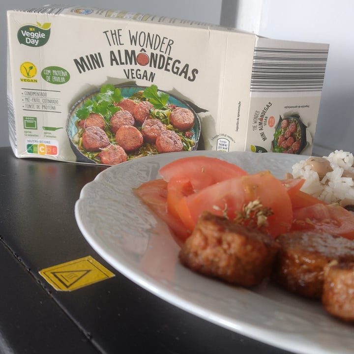 photo of My veggie day The Wonder Mini Almôndegas Vegan shared by @majomatos on  30 Jan 2023 - review