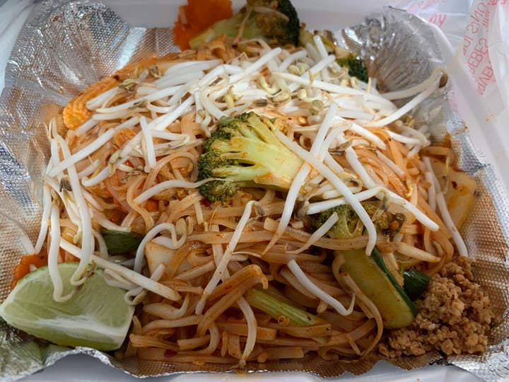 photo of Happy Thai Restaurant Vegetable Pad Thai shared by @jeremytheape on  01 May 2022 - review