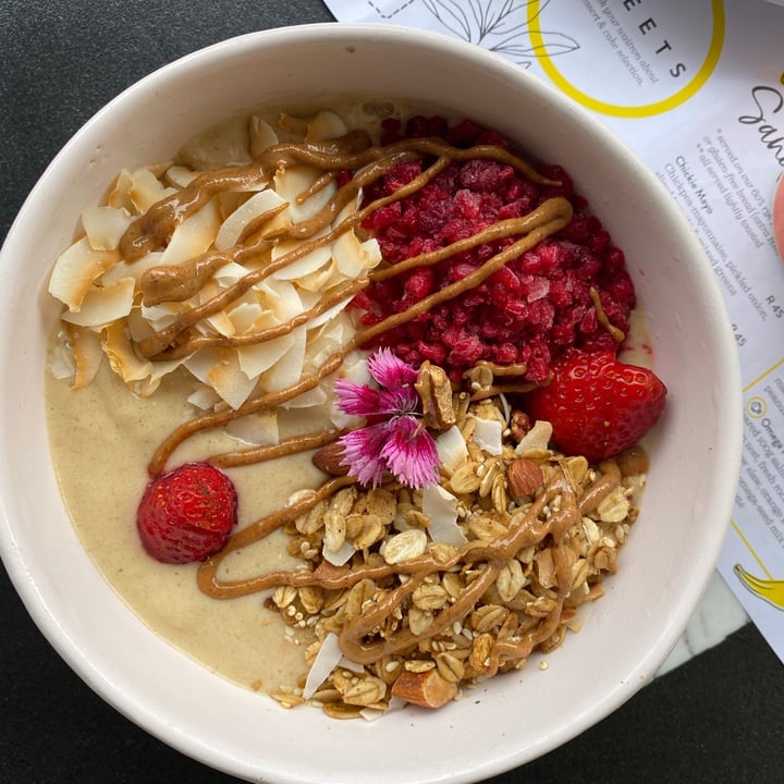 photo of Lexi's Healthy Eatery Caramel Crack smoothie bowl shared by @anza on  16 Mar 2021 - review