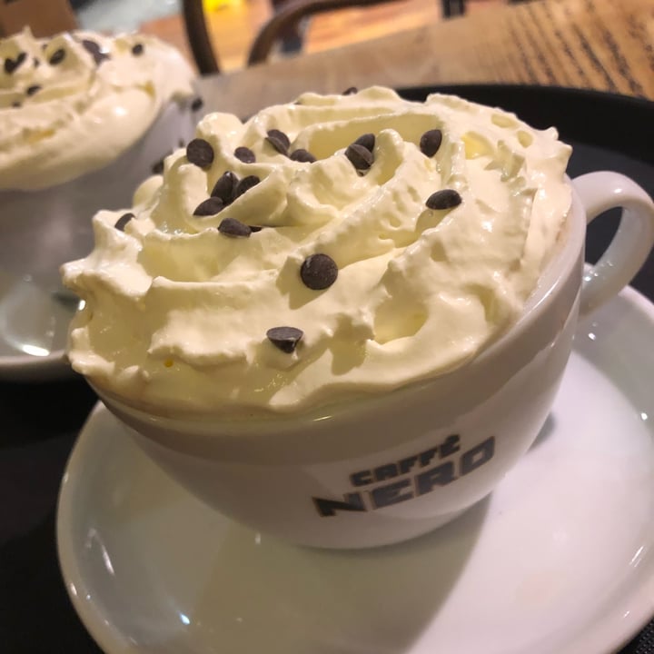 photo of Cafe Nero Mint Choc Hot Chocolate shared by @rhiannondiamxnd on  12 Nov 2021 - review