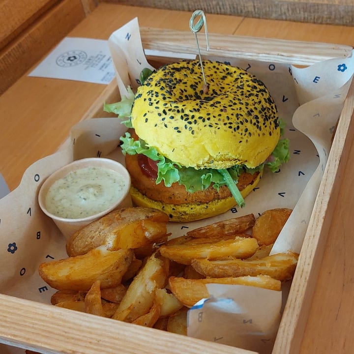 photo of Flower Burger Funky Cecio Vegan Burger shared by @franciv on  22 May 2022 - review