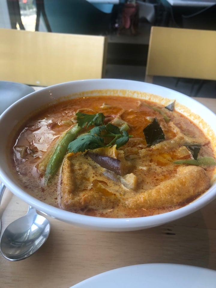 photo of Real Food Curry Soup Noodles shared by @delphinesupanya on  06 Feb 2020 - review