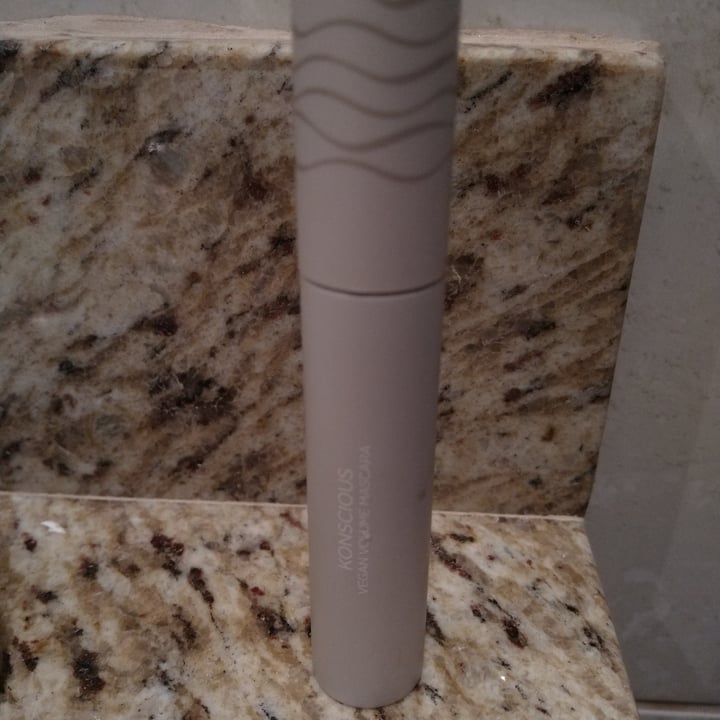 photo of Kiko Milano Konscious Vegan Volume Mascara shared by @anahorta on  10 May 2022 - review