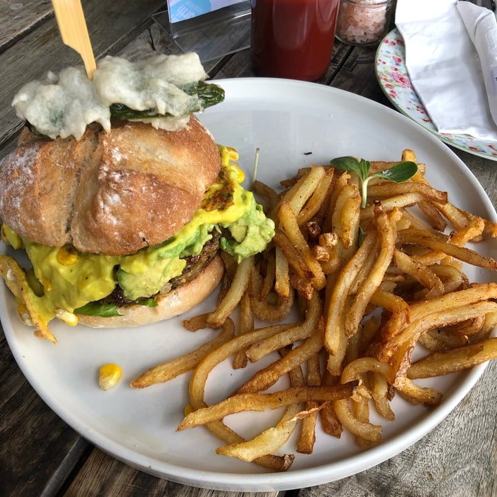 photo of Fresh Earth Food Store Mexican Burger shared by @tsbarker on  15 Mar 2022 - review