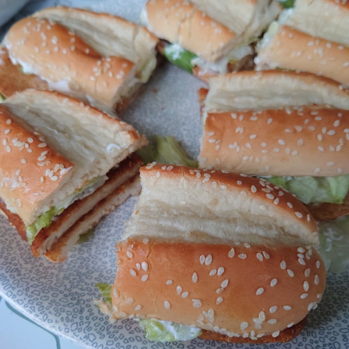 review photo of Burger King Vegan Royale shared by @veggierob on 03 May 2021 - review