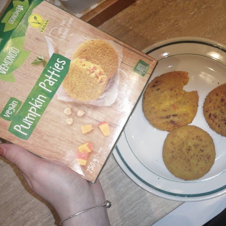 photo of Vemondo Pumpkin patties vegan shared by @zaudya on  26 Apr 2022 - review