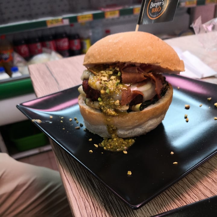 photo of Burger's bro' Brontolo veg shared by @claudiasquillante on  11 Sep 2022 - review