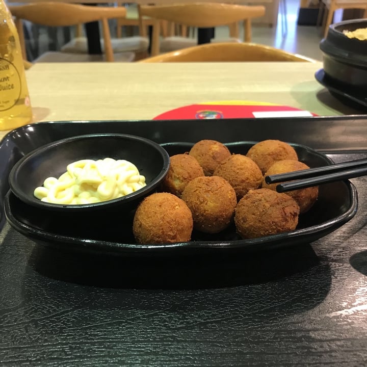 photo of Greendot Vivocity Chickpea Falafel Balls w Mayo Mustard Sauce (Vegan) shared by @kamleshnaik on  29 Mar 2020 - review