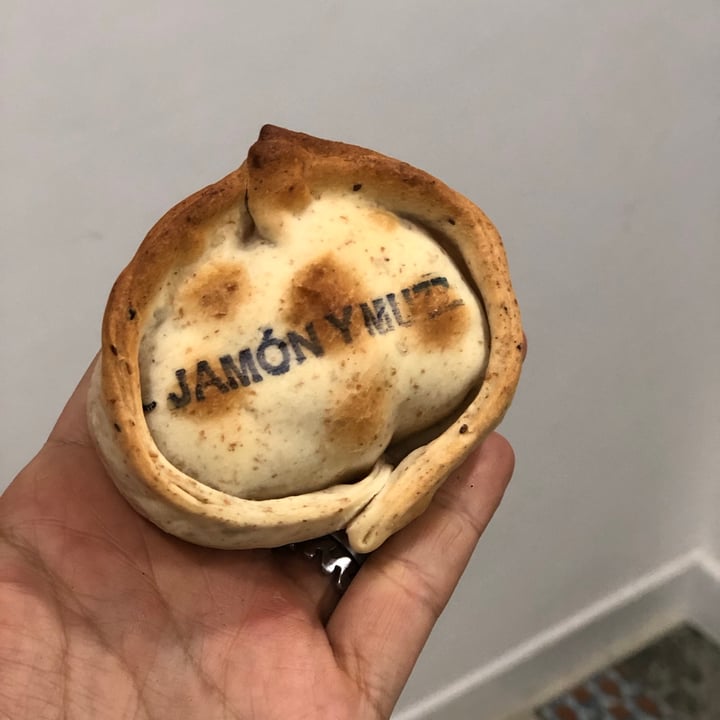 review photo of Heaven (Delivery and Take-away) Empanada De Jamon Y Queso shared by @florenciasero on 22 Aug 2021 - review