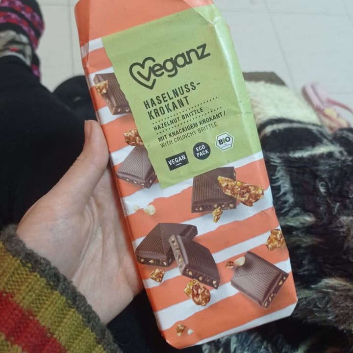 review photo of Veganz Hazelnut Brittle Chocolate Bar shared by @kallia on 16 Dec 2022 - review