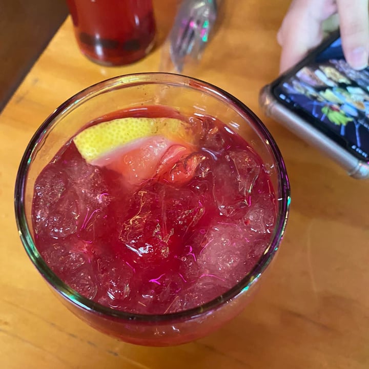 photo of Lado V Limonada de frutos rojos shared by @jacquelinechaves on  06 May 2022 - review