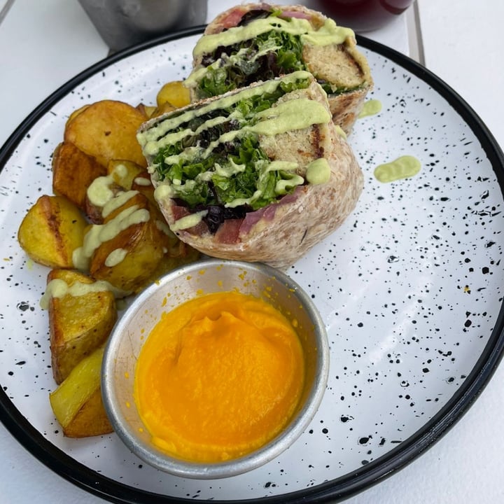 review photo of Kali Plant-Based Wrap De Falafel shared by @camreggae on 06 Mar 2022 - review