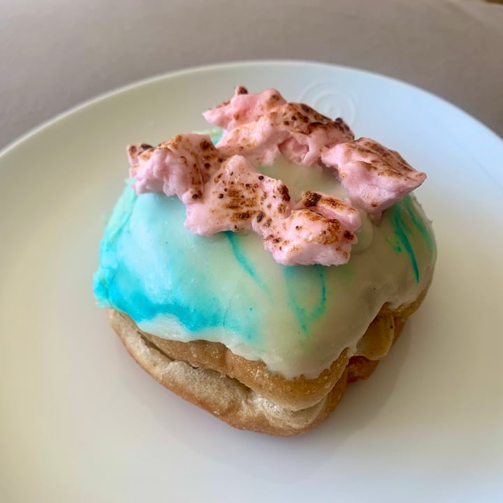 photo of Grumpy & Runt | Little Deli & Donuts Mallow Custard and Vanilla Glazed donut shared by @lisadeboer on  14 Aug 2021 - review