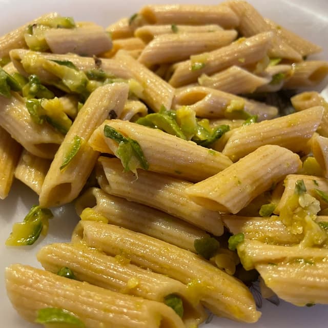 Photo of the dish “Penne integrali con zucchine e curry”