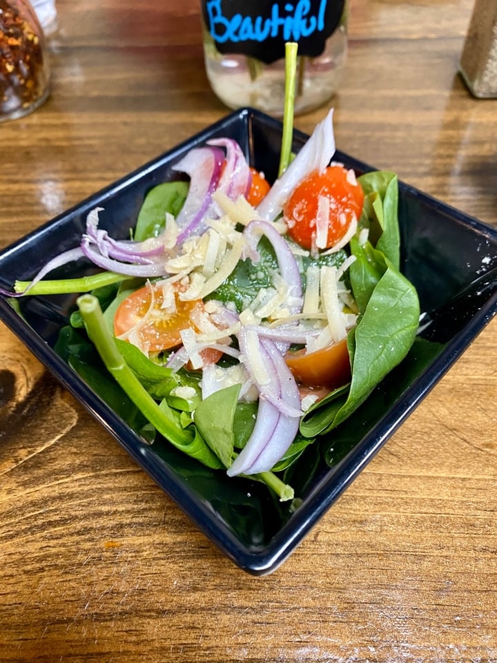 photo of Tarantino’s Vegan Spinach Salad shared by @veganexplorer on  21 Feb 2020 - review