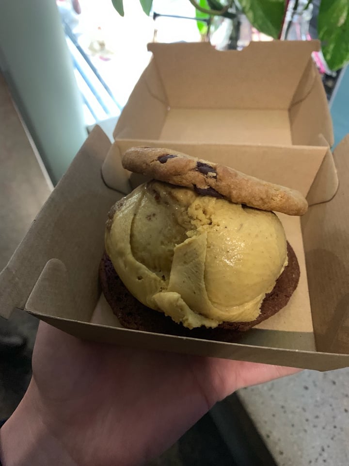 photo of Girls & Boys Ice Cream Cookie Sandwich shared by @hakamme on  05 Aug 2019 - review