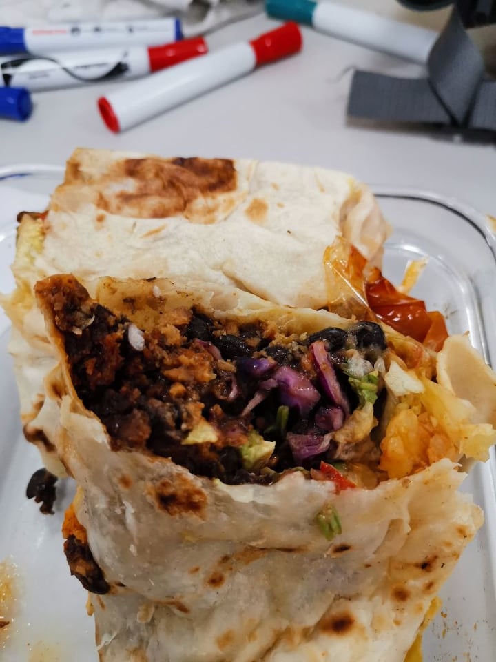 photo of Vegan Eats Pirata Gigante shared by @silvialeon92 on  05 Apr 2020 - review