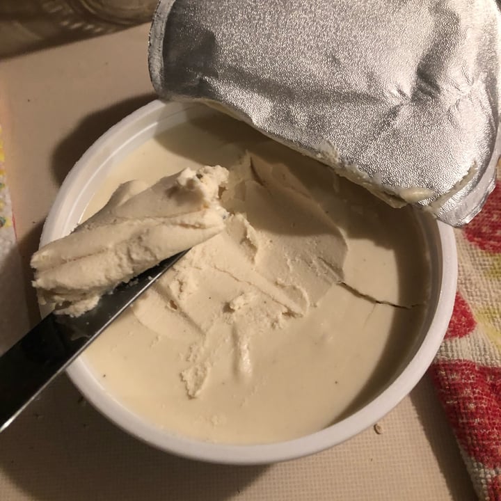 photo of Miyoko's Creamery Cashew Milk Cream Cheese shared by @kenms on  26 Mar 2022 - review