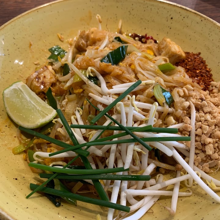 review photo of KAIMUG Taste Thai OEZ - Thailändisches Restaurant München Pad Thai Vegan shared by @cfresno on 25 May 2022 - review