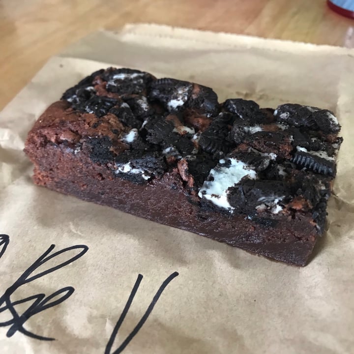 photo of Coffee in the Wood Vegan Oreo brownie shared by @vegansuttonmama on  25 Aug 2020 - review