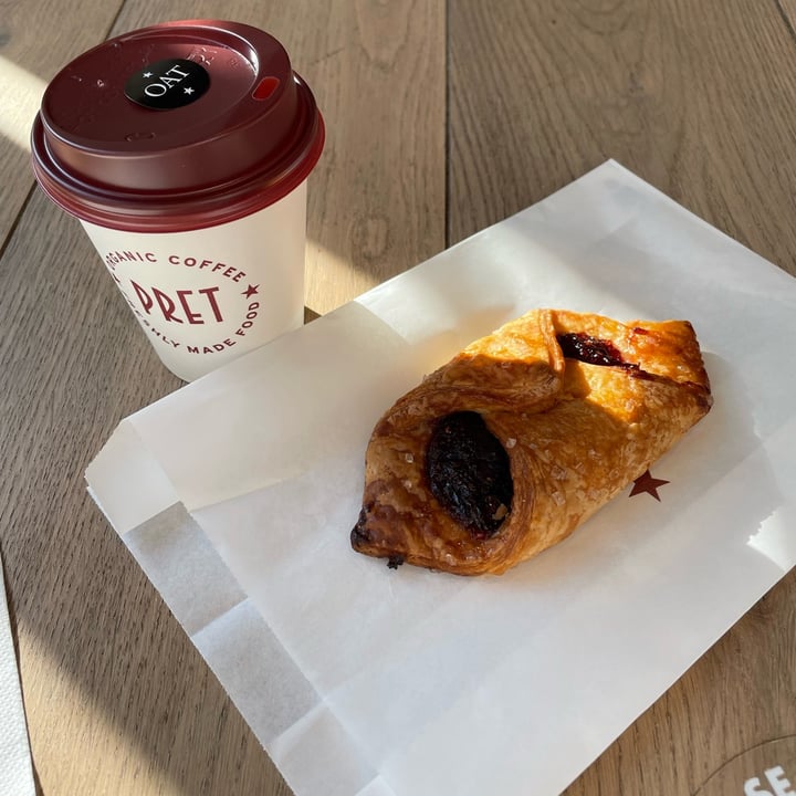 photo of Pret a Manger Very Berry Croissant shared by @giulia722 on  06 Aug 2022 - review