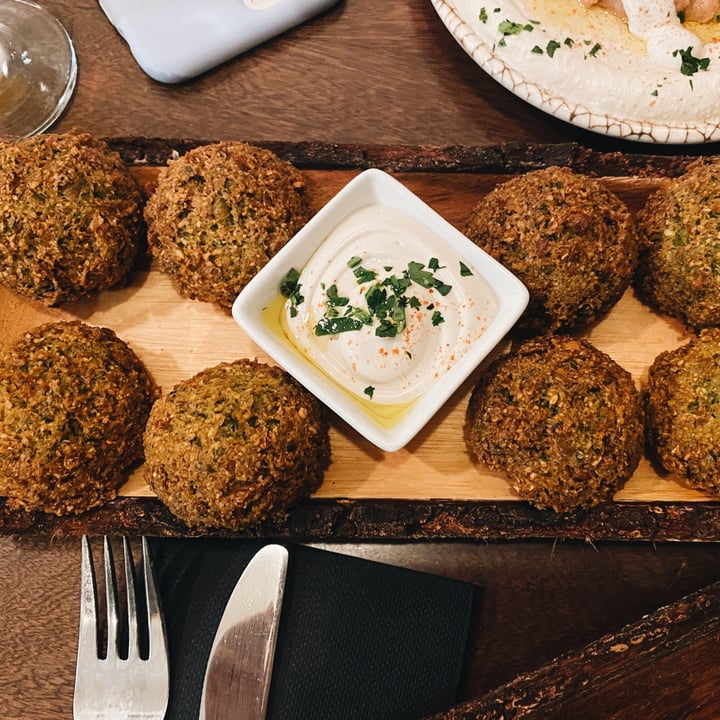 photo of Hummus Barcelona Falafel shared by @theveganavocadito on  02 Apr 2022 - review