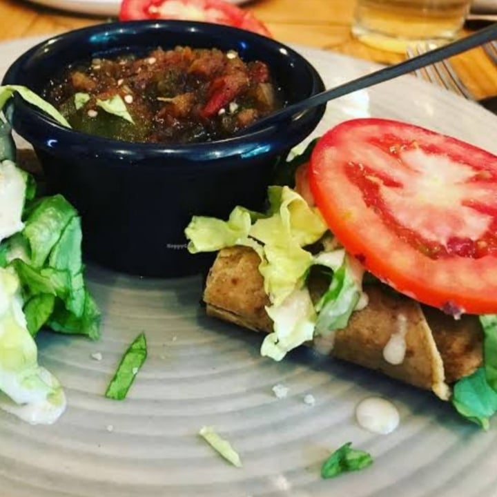 photo of Aura Vegana Tacos dorados shared by @saidfaccio16 on  05 Nov 2020 - review