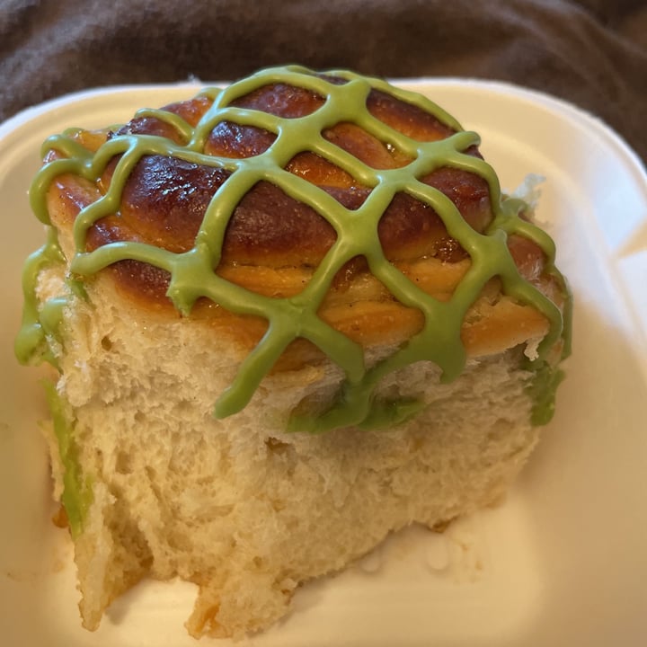 photo of SoJo's Donuts Matcha peach roll shared by @slanderson34me on  04 Sep 2021 - review