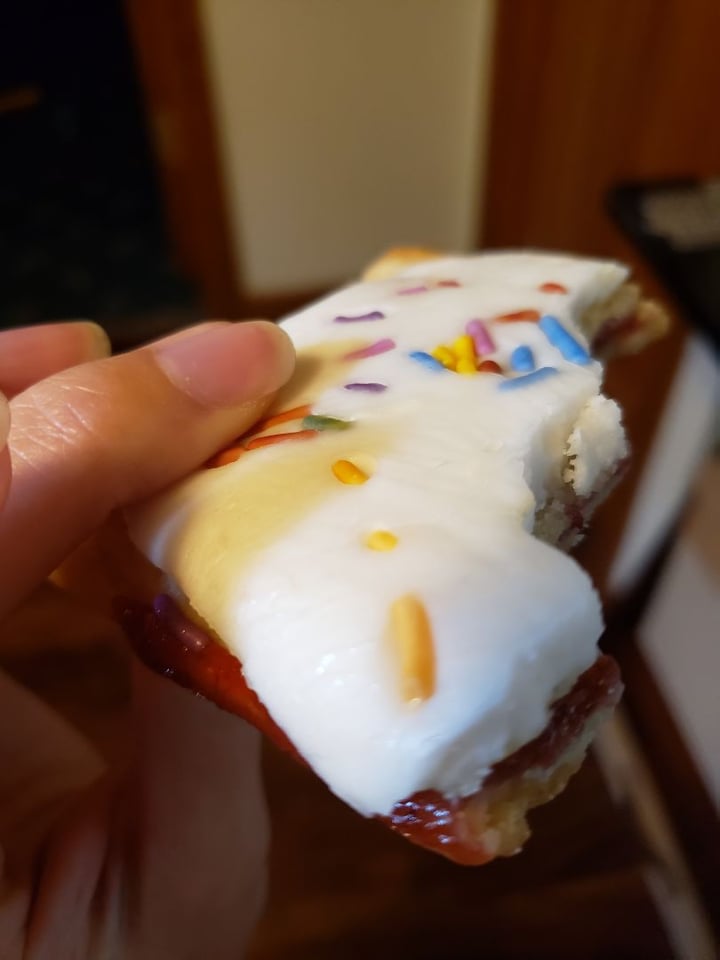 photo of Vegan East Strawberry poptart shared by @jenicalyonclapsaddle on  01 Nov 2019 - review