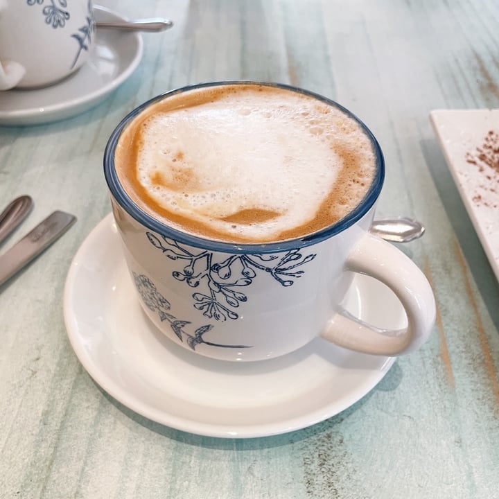 photo of Raíz Vegan Productos y Servicios SpA Casa Pirita Café Latte con leche de Almendras shared by @franciscasotz on  09 Dec 2022 - review