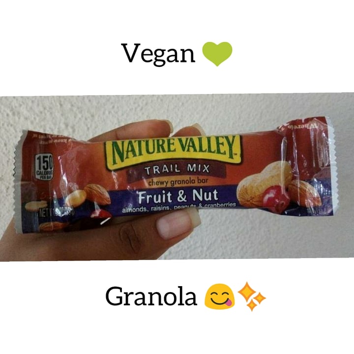 photo of Nature Valley Trail Mix Chewy Granola Bar Fruit & Nut  shared by @soysusana05 on  12 Oct 2021 - review