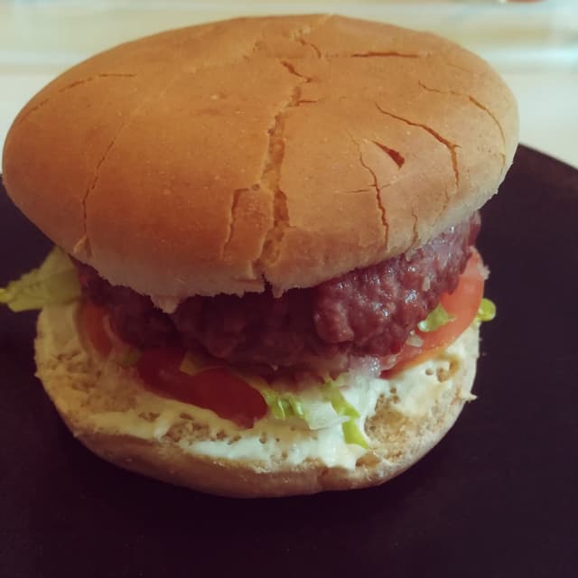 Photo of the dish “Beyond Burger accompagnato da mayo veg e contorno di verdure e patate al forno”