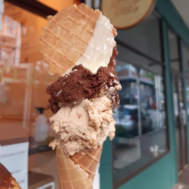 photo of Moro Gelato Chocolate and Peanut Butter Ice Cream shared by @hennievd on  07 Jul 2020 - review