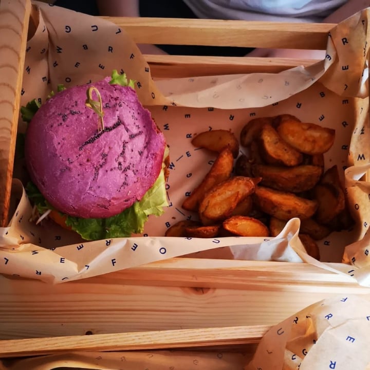 photo of Flower Burger Roma Cherry Bomb shared by @camimira on  15 Apr 2022 - review