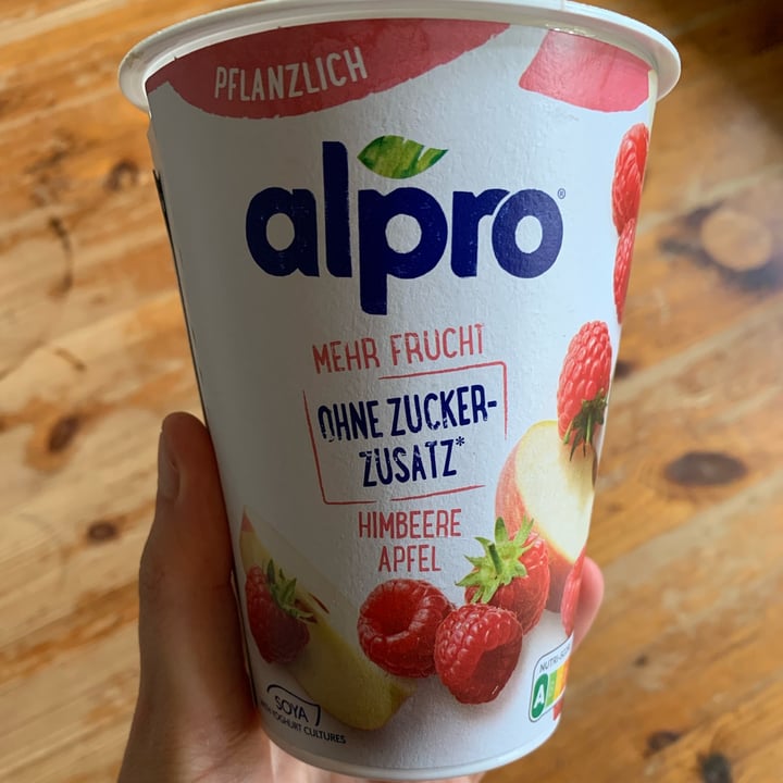 photo of Alpro Joghurt Apfel-Himbeere mehr Frucht Ohne Zuckerzusatz shared by @saraimpe on  10 Oct 2022 - review