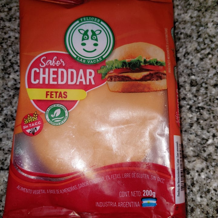 photo of Felices Las Vacas Queso Cheddar en Fetas shared by @emilsin on  03 Aug 2022 - review
