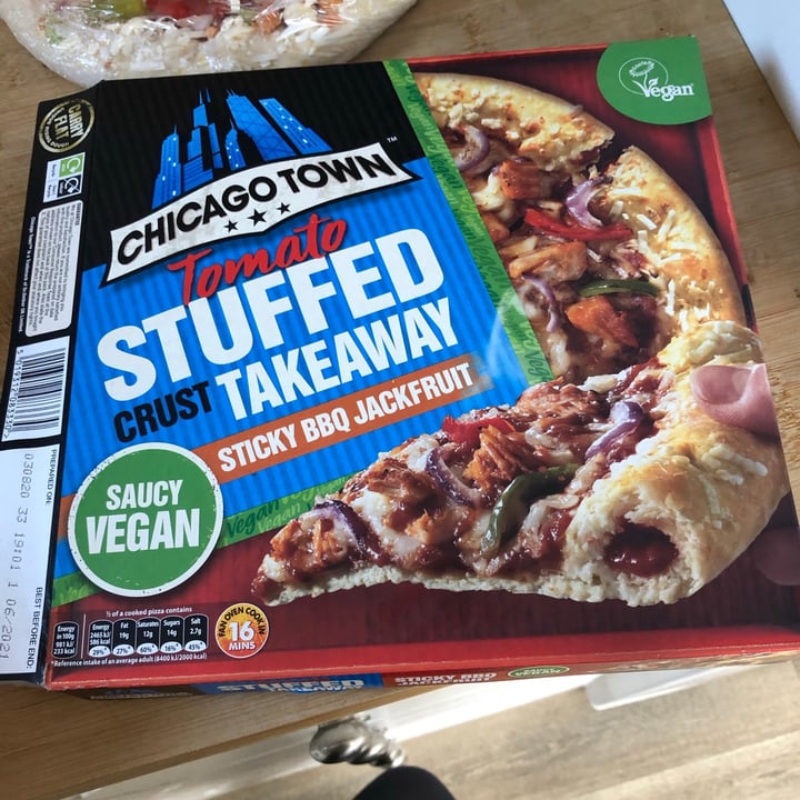 photo of Chicago Town Tomato Stuffed Crust Takeaway Sticky Bbq Jackfruit Pizza shared by @earthlinglucy on  16 Nov 2020 - review
