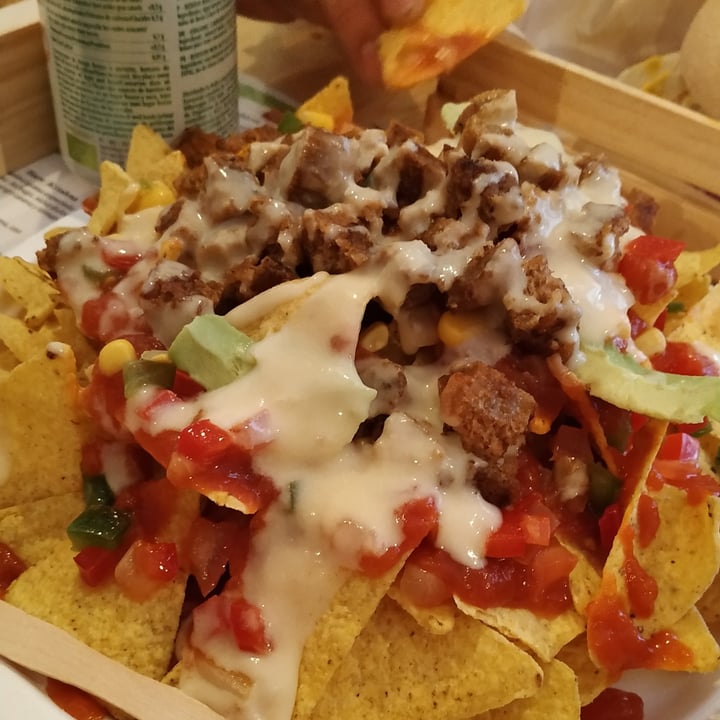 photo of Vegan Queen Nachos Beyond shared by @aritocebolla on  21 Sep 2020 - review