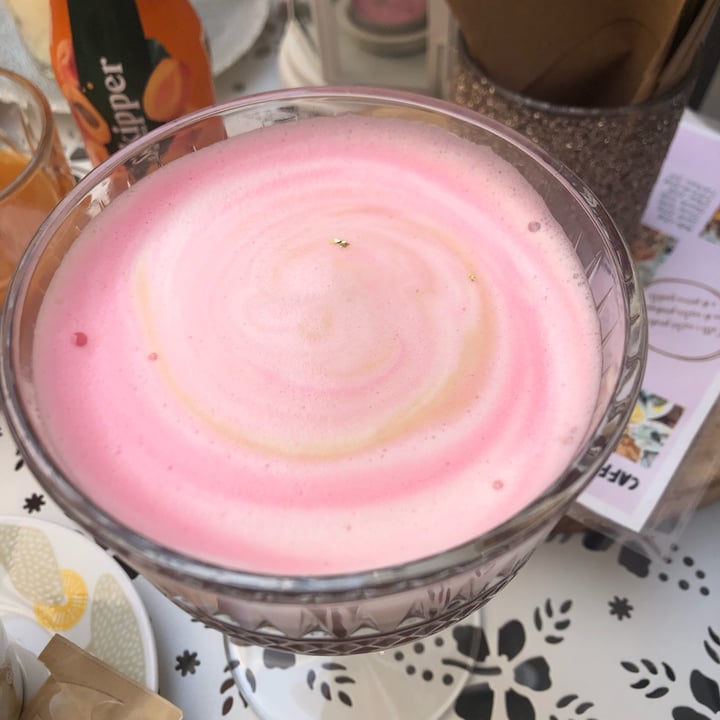 photo of Sweet bakery cappuccino rosa di soia shared by @dariadanilowska on  15 Jun 2022 - review