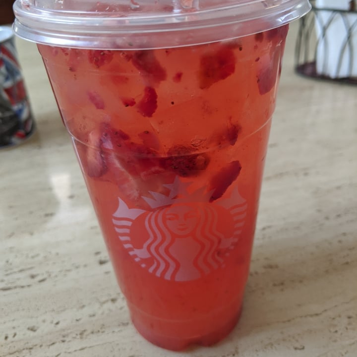 photo of Starbucks Strawberry Refresher shared by @graciec on  07 Sep 2020 - review