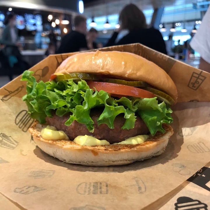 photo of Vincent Vegan Beyond Meat Burger shared by @minmarmag on  11 Sep 2021 - review