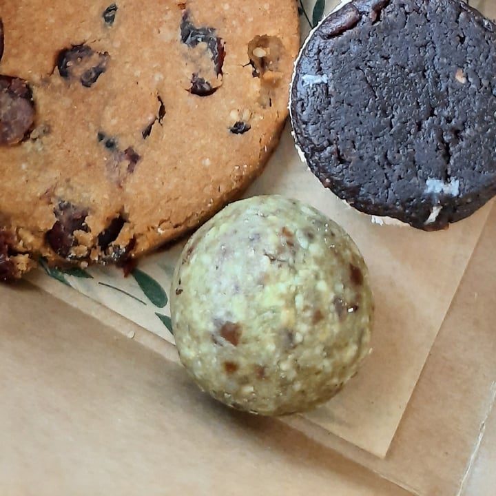 photo of Green & Berry Raw Protein Ball shared by @awafuro on  15 May 2020 - review