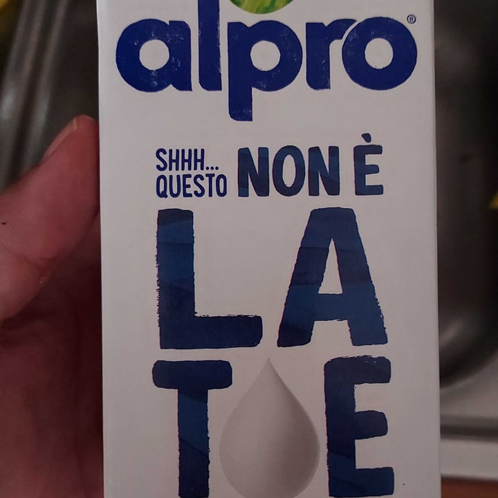 review photo of Alpro This is Not Milk Classic Questo Non è Late Classico shared by @ilmorte on 15 Aug 2022 - review